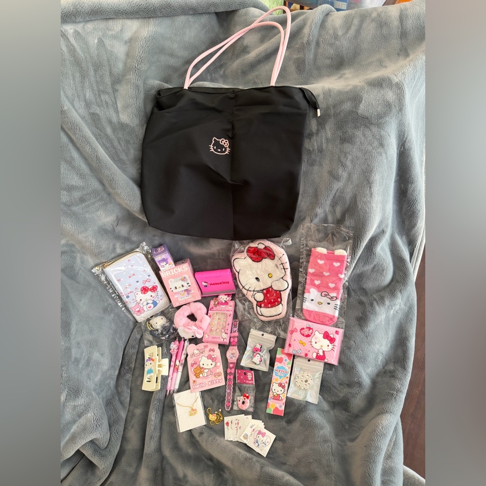 ❤️❤️Sanrio Hello Kitty Black Zippered Tote Bag & Accessories Set - Over 20 Items